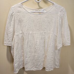 Old Navy White Short  Sleeve Blouse with Relaxed Boxy Fit Eyelet Size XL